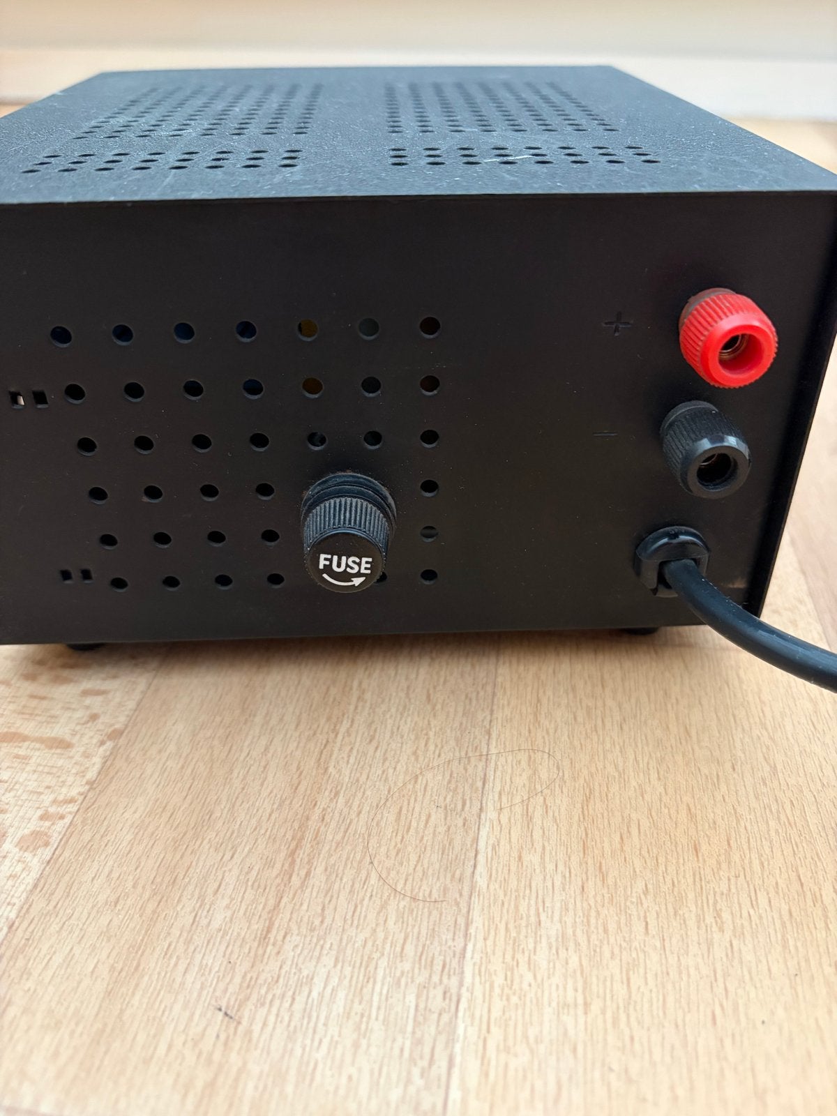 Alecto PS-57 Gereguleerde DC Voeding - 13.8V, 5A, Audio, Tv en Foto, Overige Audio, Tv en Foto, Ophalen of Verzenden, Gebruikt