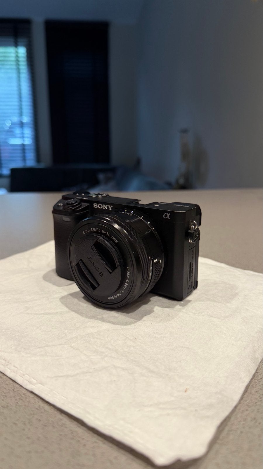 Sony A6400 + 16-50mm Kitlens, Ophalen, Zo goed als nieuw, 4 t/m 7 keer, Accu