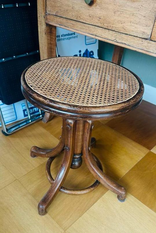 Verstelbare Pianokruk in Thonet stijl, hoogte verstelbaar, Antiek en Kunst, Antiek | Meubels | Tafels, Ophalen