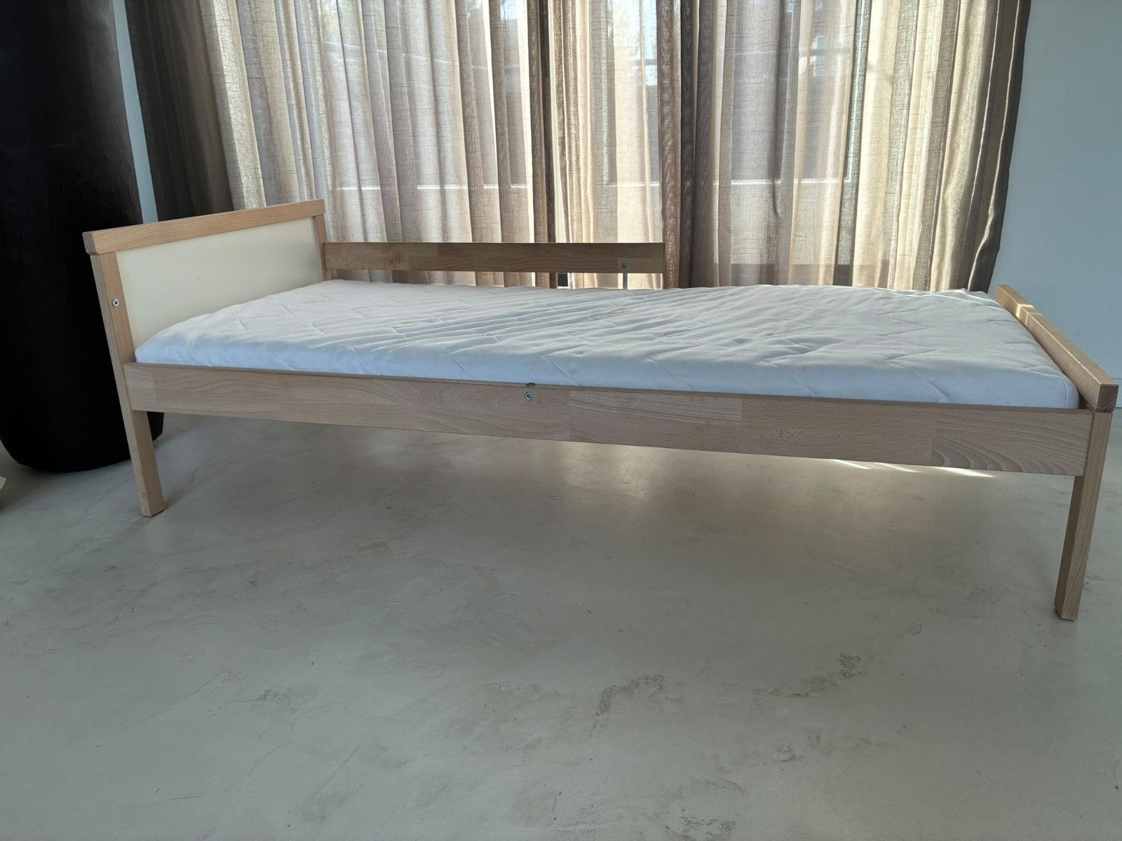 IKEA Sniglar peuterbed met lattenbodem en matras, Ophalen, Zo goed als nieuw
