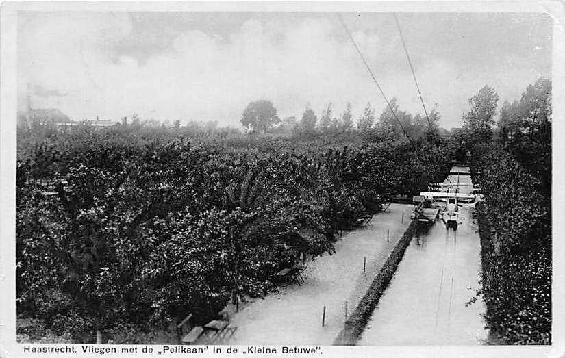 R45 Haastrecht Speeltuin Kleine Betuwe Vliegtuig de Pelikaan, Verzamelen, Ophalen of Verzenden, 1920 tot 1940, Gelopen, Zuid-Holland