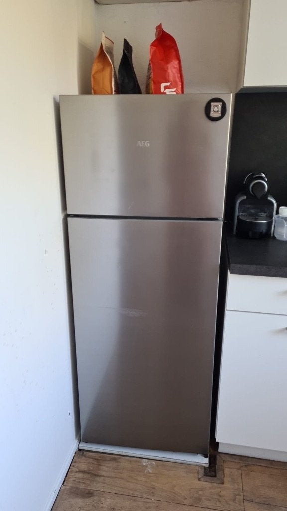AEG Koel-vriescombinatie - Zilver - Compact, Ophalen, 150 tot 200 liter, Met aparte vriezer, Zo goed als nieuw