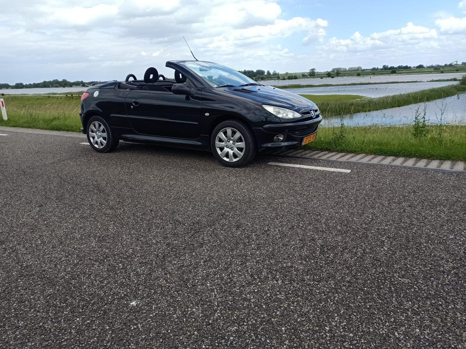 Peugeot 206 1.6 16V CC 2004 Zwart, Auto's, Peugeot, Voorwielaandrijving, 4 cilinders, Cabriolet, 4 stoelen