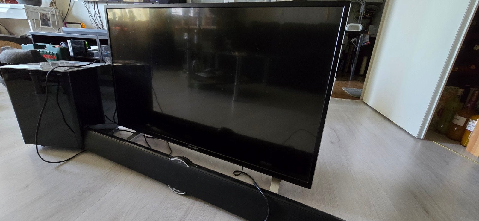 Salora TV met soundbar en subwoofer, Audio, Tv en Foto, Televisies, LED, 50 Hz, Zo goed als nieuw, 100 cm of meer