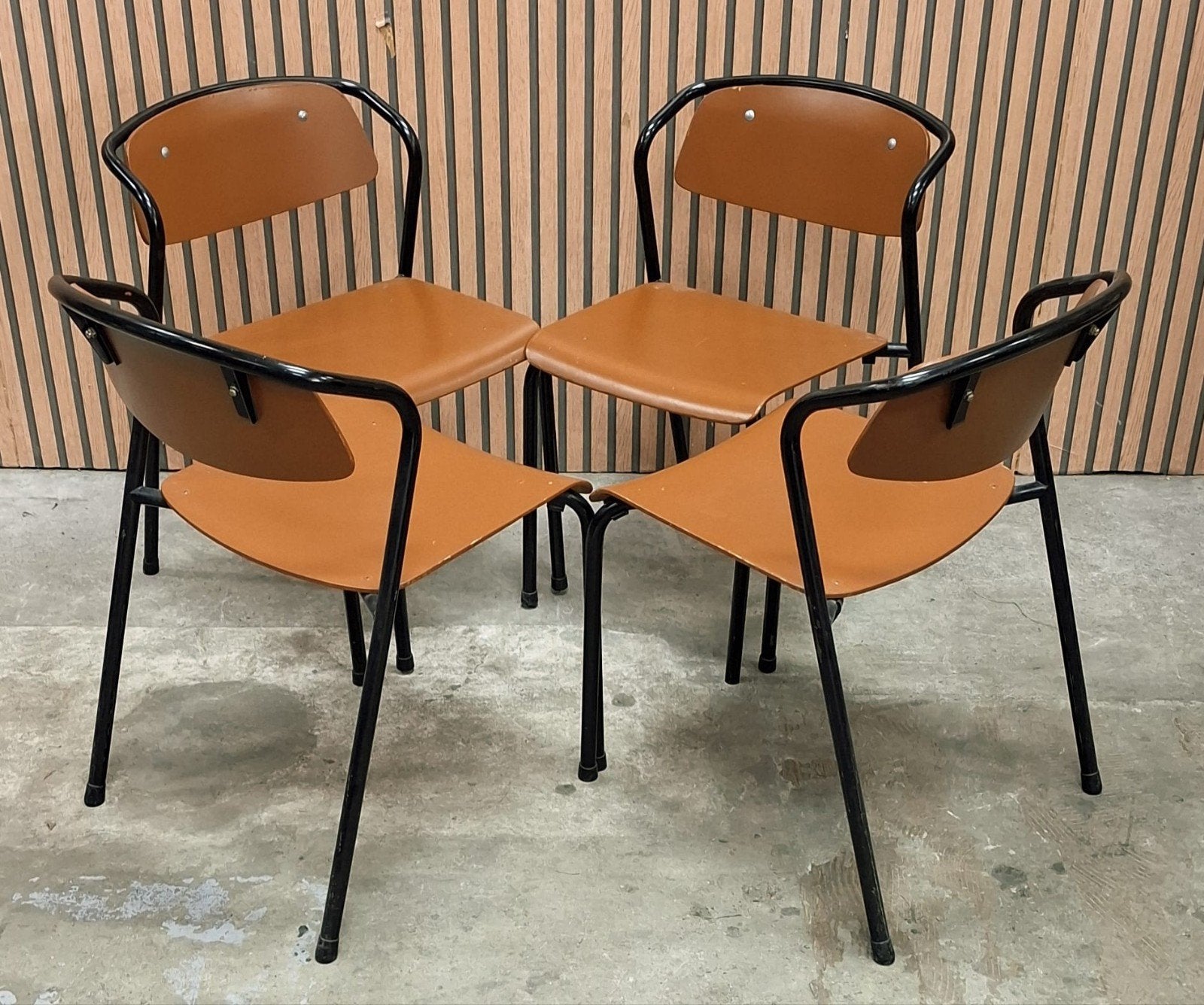 19 x Vintage schoolstoelen kantine stoelen horeca zaal cafe, Ophalen of Verzenden, Zo goed als nieuw, Bruin, Vijf, Zes of meer stoelen