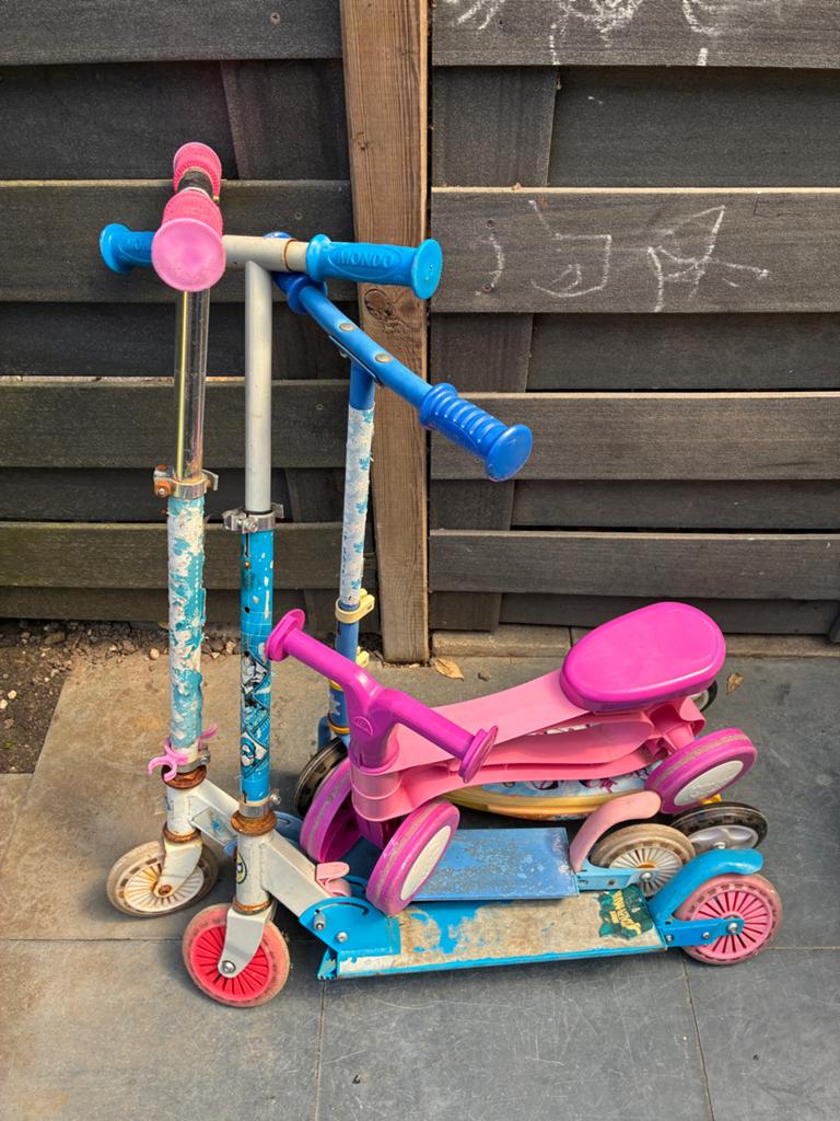 Gratis af te halen steppen en loopfiets, Kinderen en Baby's, Speelgoed | Buiten | Voertuigen en Loopfietsen, Ophalen, Gebruikt