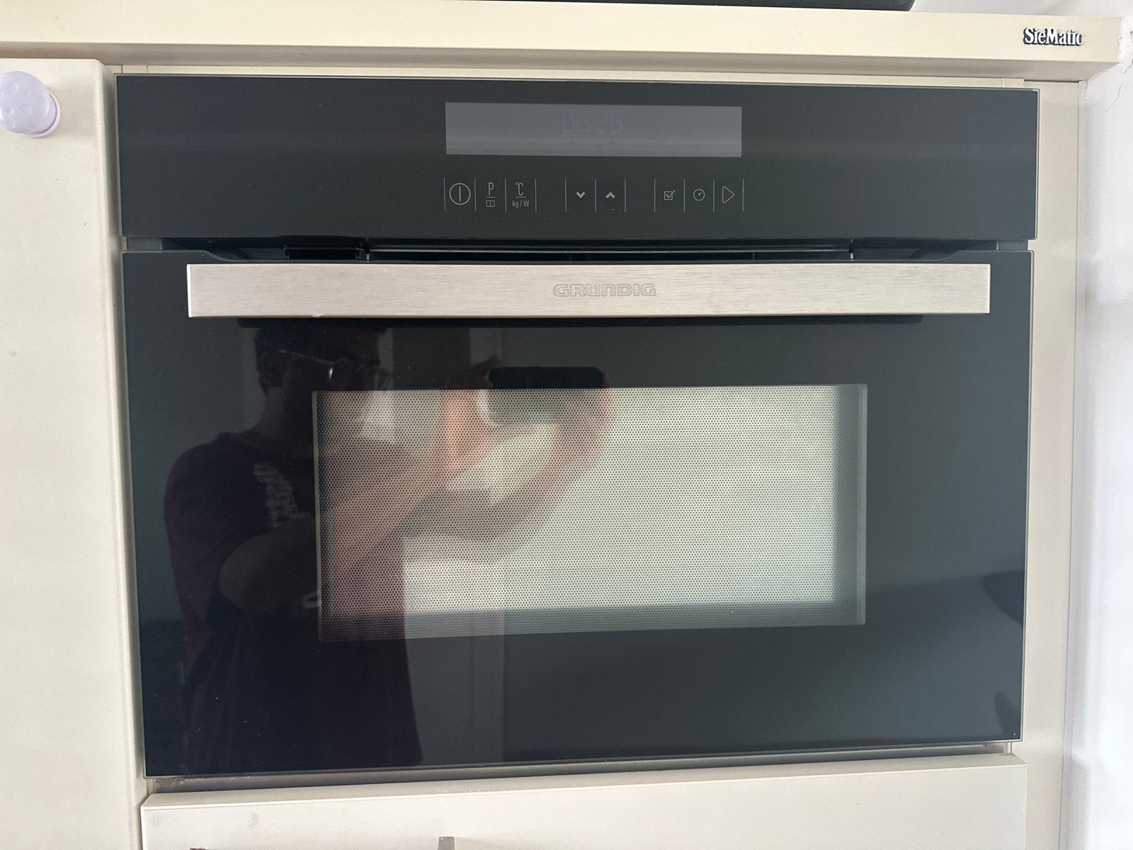 Grundig magnetron, 4 jaar oud, veel kookstanden, Combimagnetron, Gebruikt, Grill, Ophalen of Verzenden