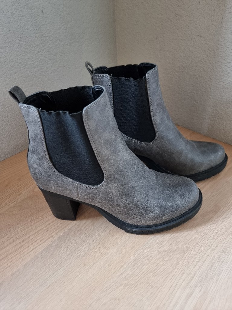 Grijze enkellaarsjes maat 39 van Shoeby, Kleding | Dames, Lage of Enkellaarzen, Ophalen of Verzenden, Zo goed als nieuw, Eksept