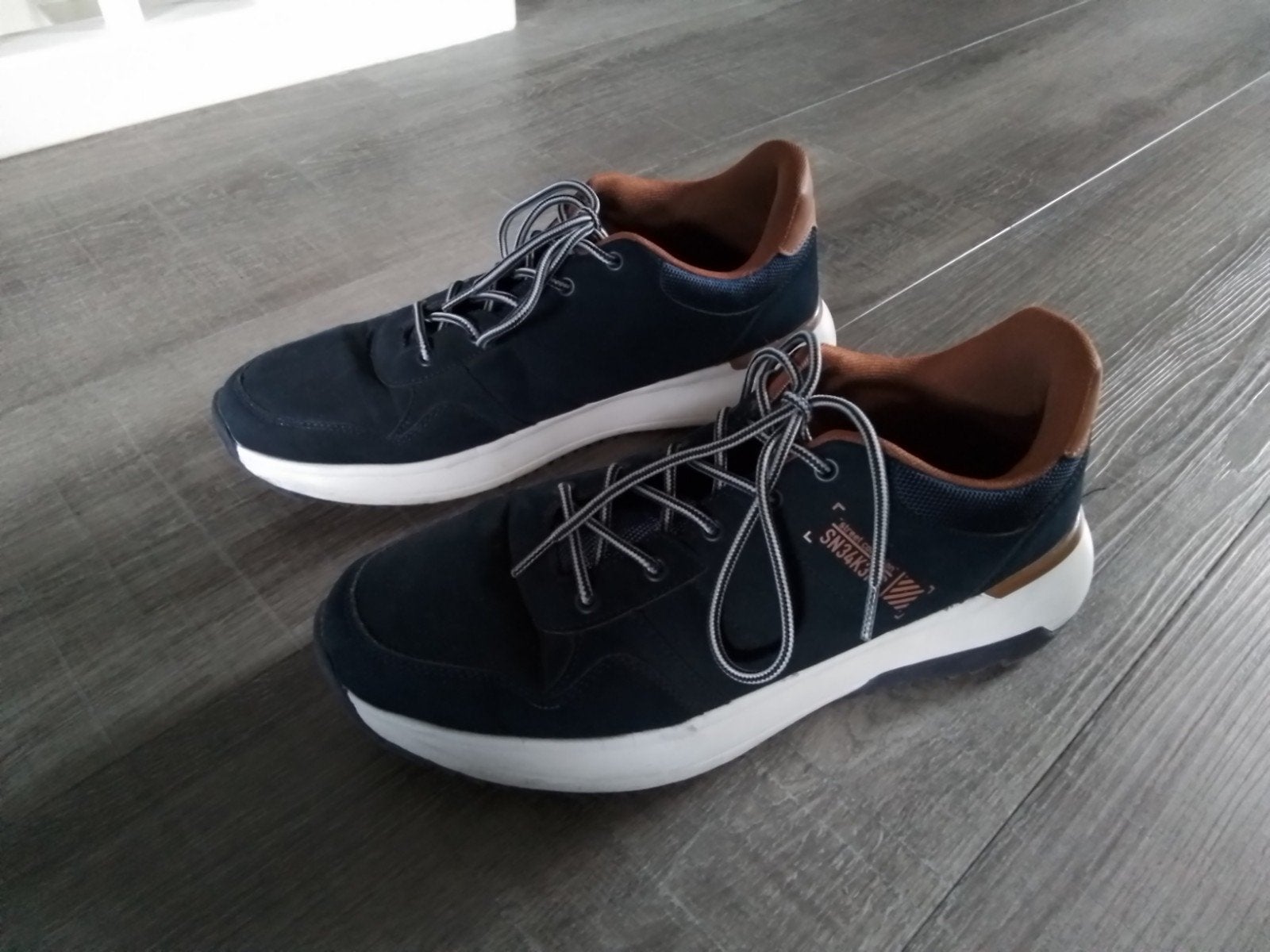 Heren sneakers 44 memphis
Kunnen nog een ronde mee, Ophalen of Verzenden, Gedragen
