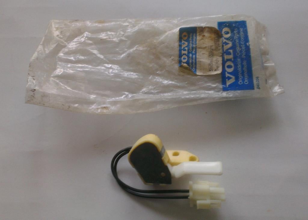 Originele Achteruitrijschakelaar Volvo 343 345 B14 - (NOS), Ophalen of Verzenden, Nieuw, Volvo