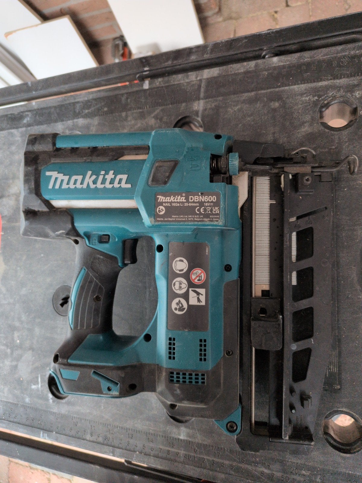 Makita DBN600 18V Accu Bradtackernailer, Doe-het-zelf en Verbouw, Gereedschap | Handgereedschap, Ophalen, Gebruikt, Tacker/nietmachine