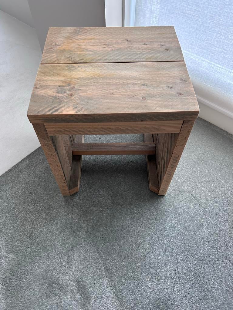 Houten krukje met kussen, Ophalen, Gebruikt, Hout