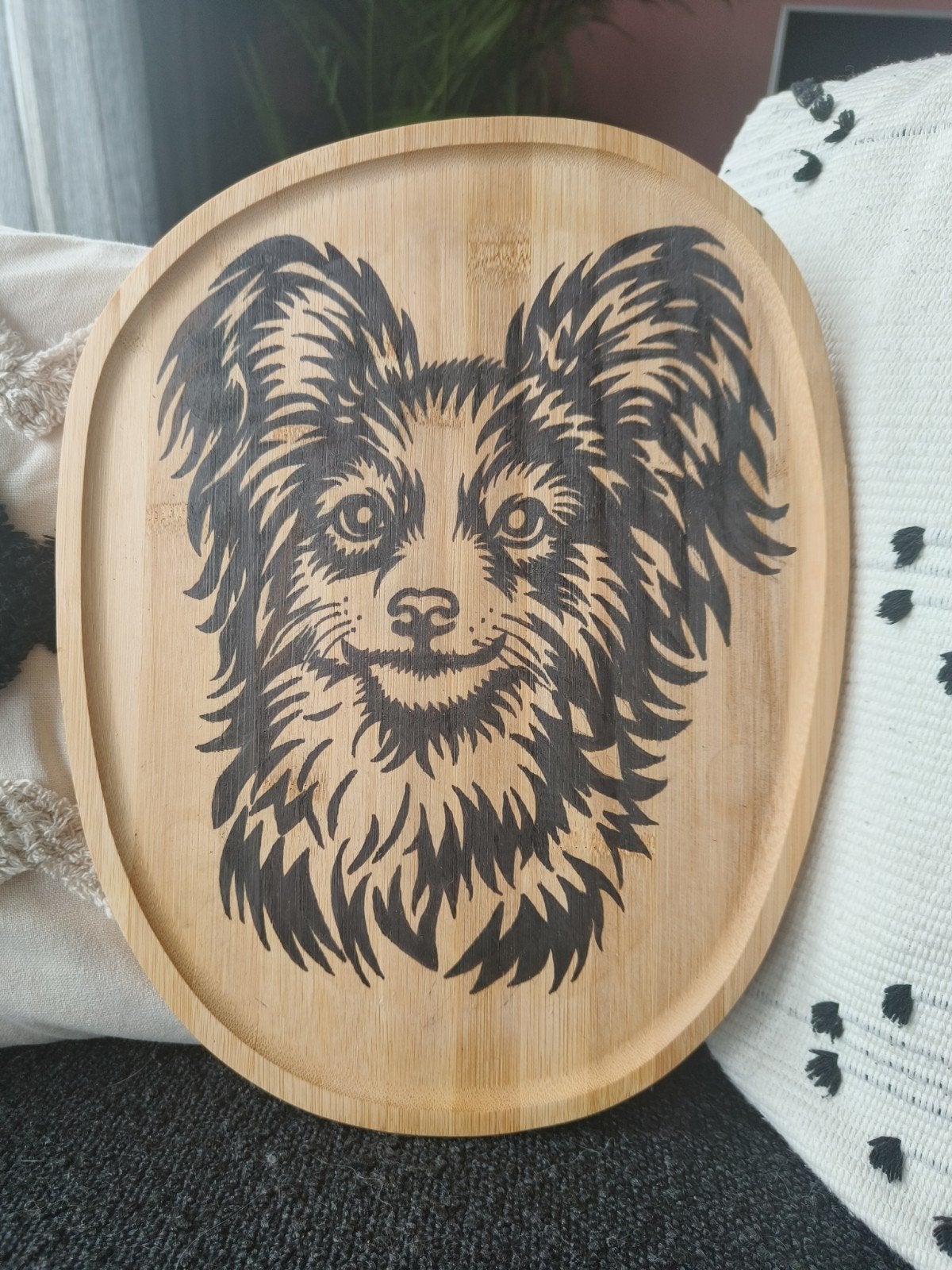 Handgemaakt Vlinderhondje op Houten Plank - 35x27,5 cm, Ophalen of Verzenden, Nieuw, Hout