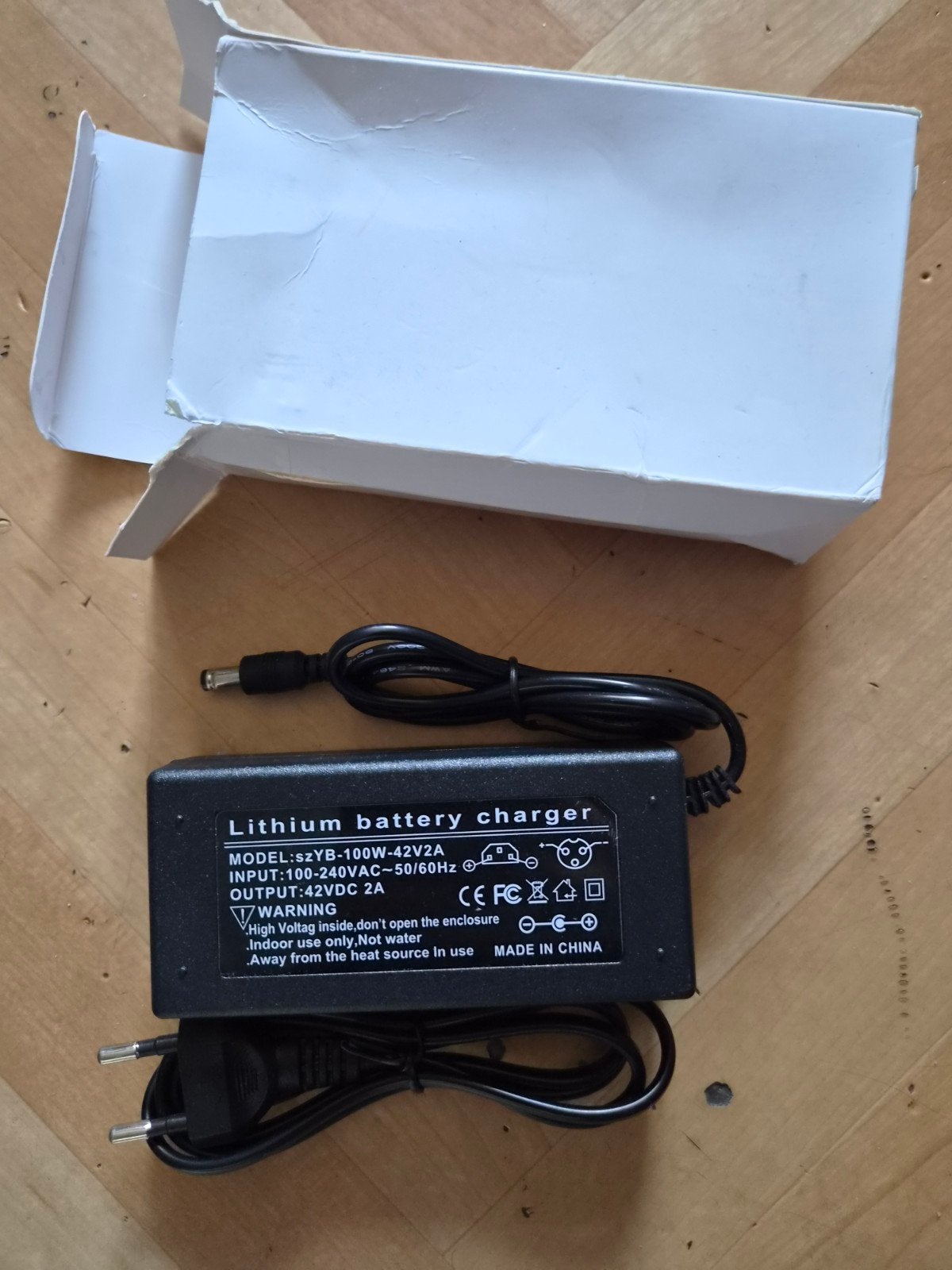 42V 2A oplader voor elektrische scooter en e-bike, Nieuw