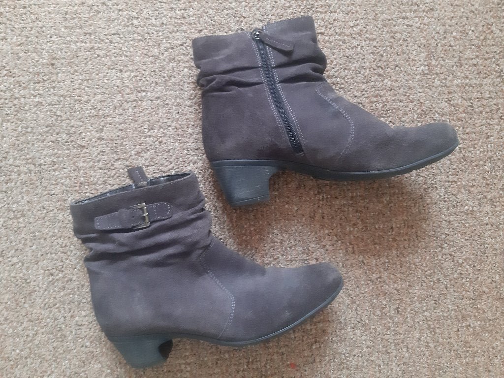 donkerbruine lage suede laarzen Easy'nRose maat 39, Ophalen, Bruin, Lage of Enkellaarzen, Zo goed als nieuw
