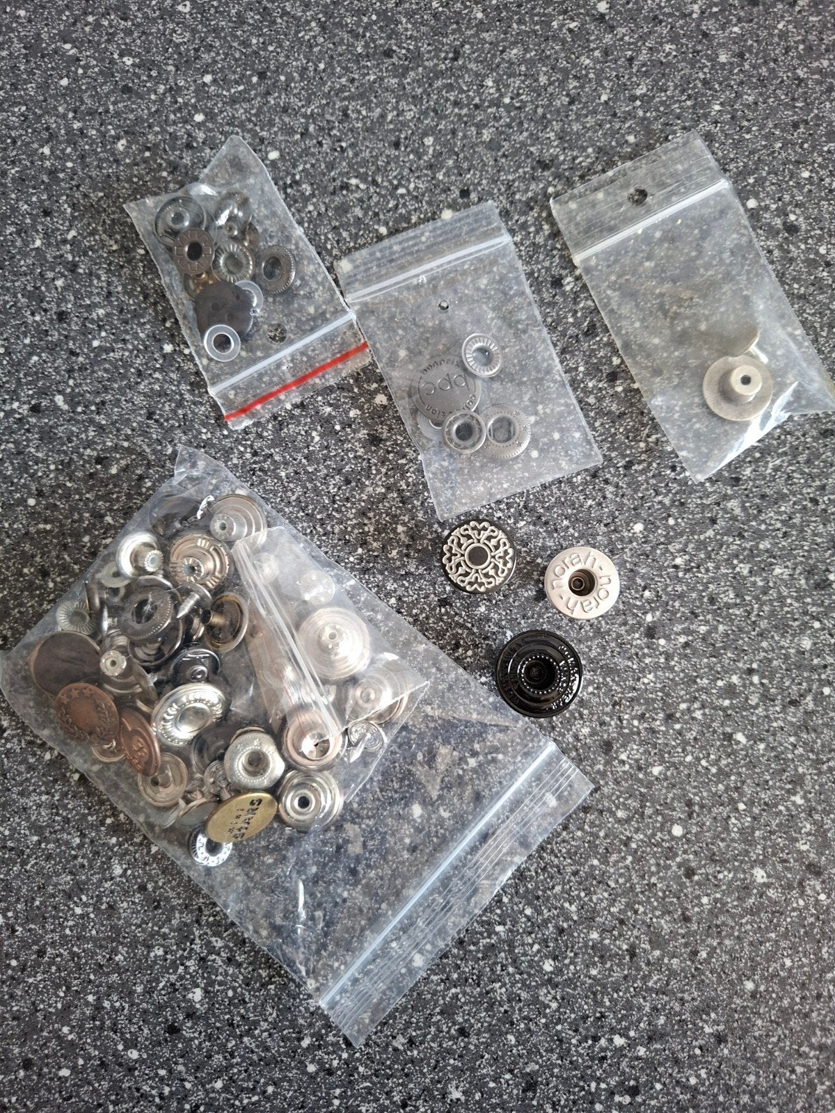 GRATIS fournituren, Ophalen of Verzenden, Zo goed als nieuw, Knoop of Knopen