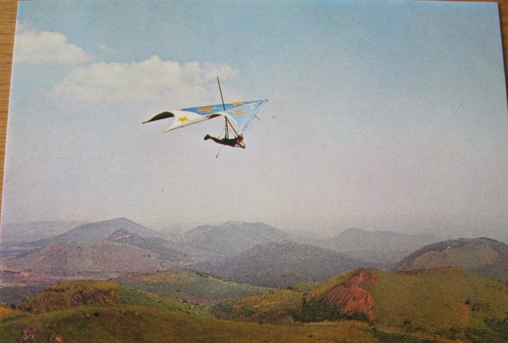Paraglyden bij de Puy de Dome in Frankrijk, Ophalen of Verzenden, 1980 tot heden, Ongelopen, Sport en Spel