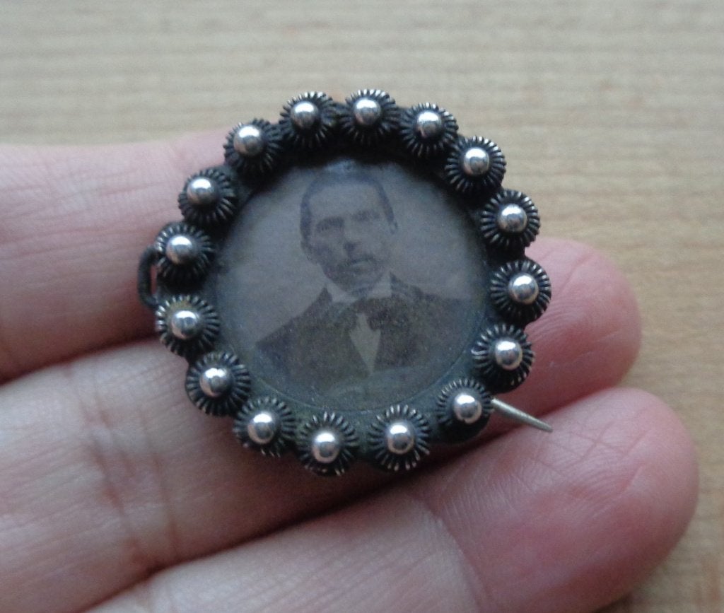 antiek zilveren rauw broche met Zeeuwse knopjes [885], Sieraden, Tassen en Uiterlijk, Antieke sieraden, Verzenden, Zilver, Broche
