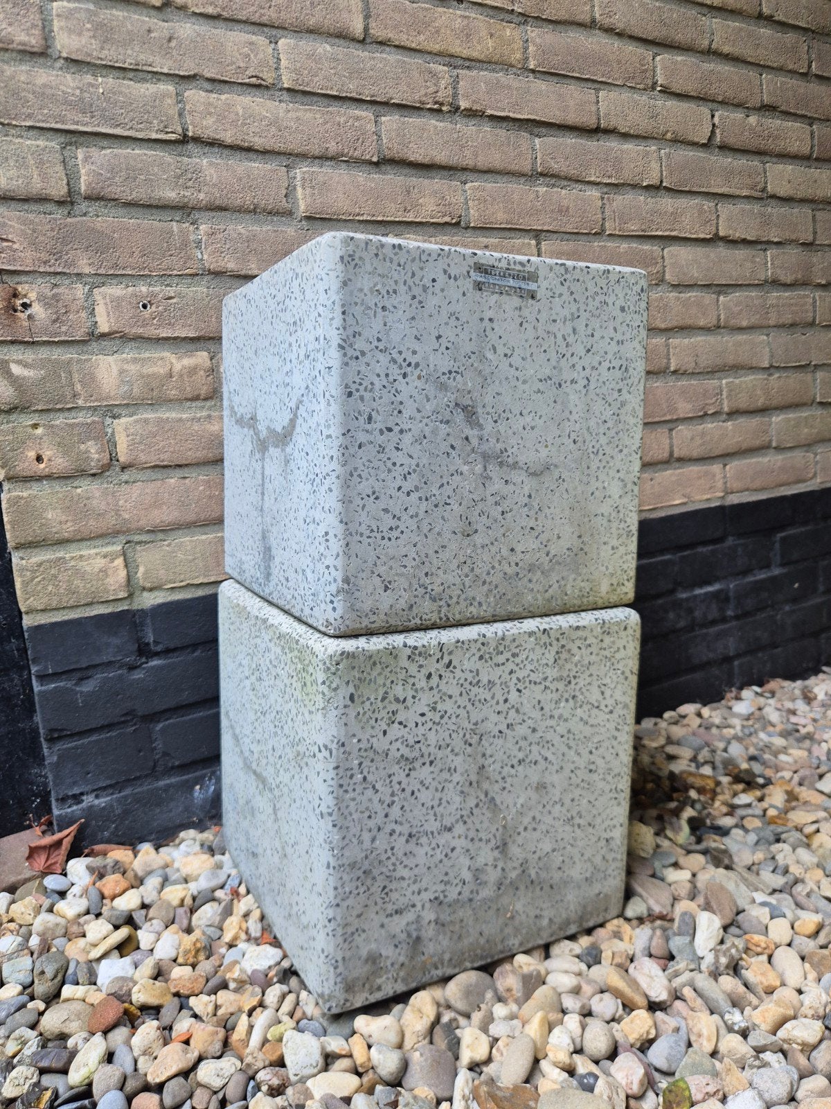 Betonnen bloembakken (2 stuks) - gratis ophalen in Ermelo, Ophalen, Gebruikt, Rond, Minder dan 30 cm
