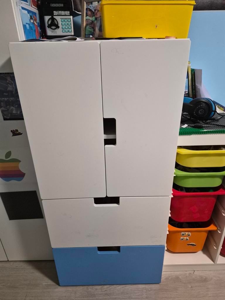 Witte kast met lades, Ophalen