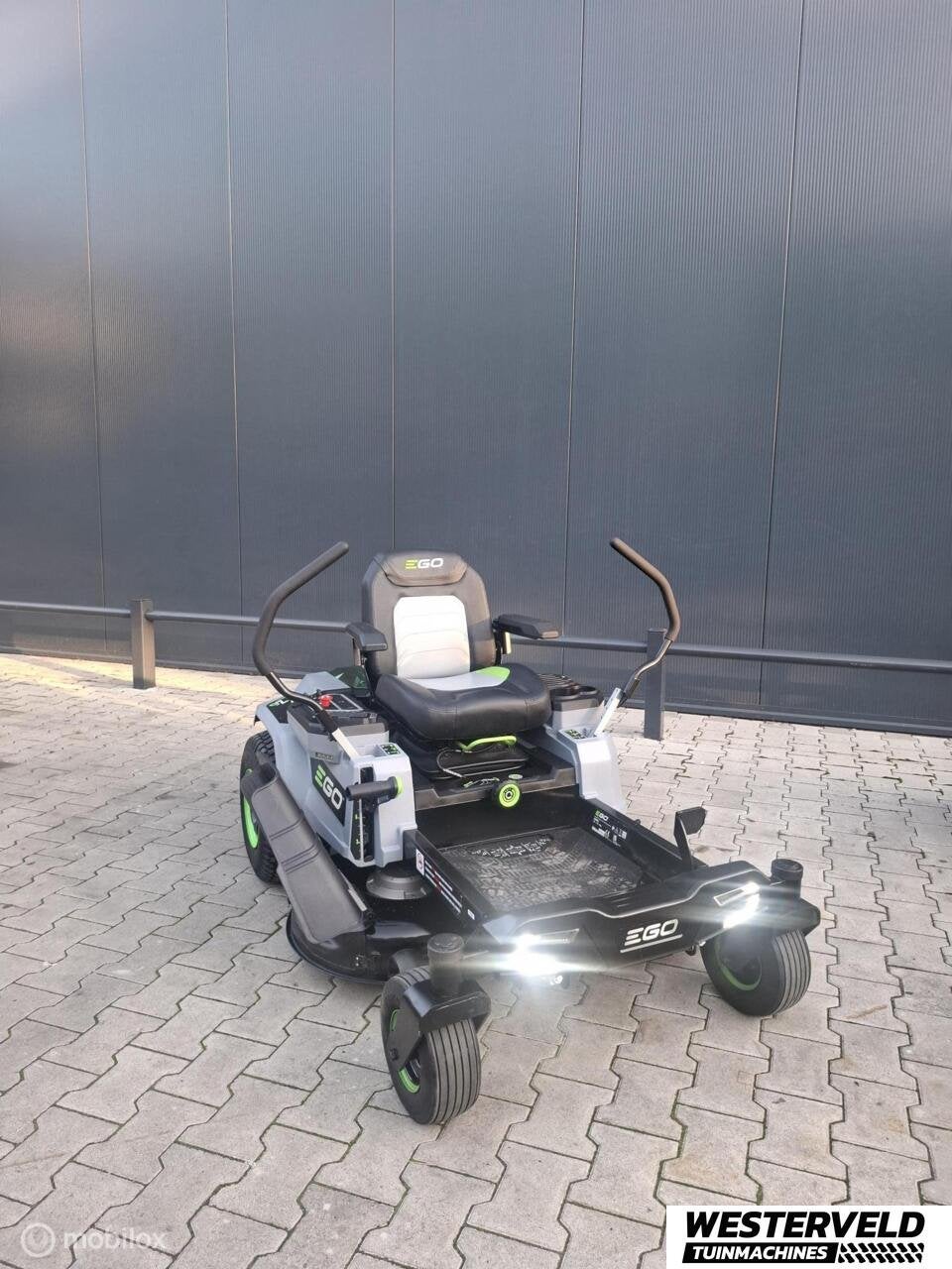 Foto 2 van Gebruikte Ego Zero turn Z6 zitmaaier 107 cm incl. 25 Ah accu