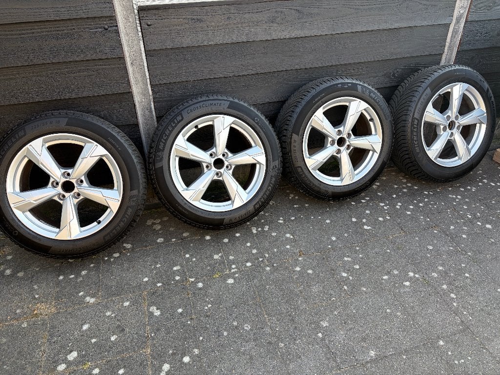 Originele 18" Audi A6 S6 C8 Velgen + Michelin CrossClimate 2, Ophalen, 18 inch, Gebruikt, Banden en Velgen