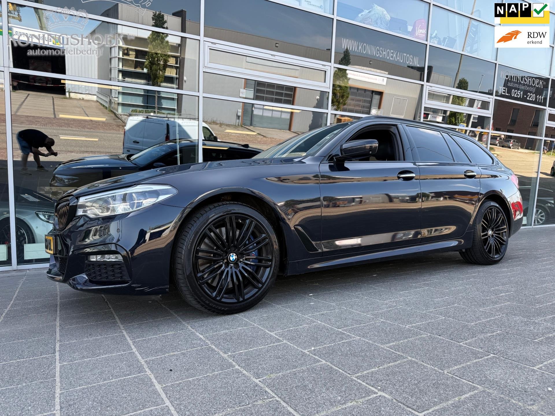 BMW 5-serie Touring 540i xDrive High Executive M Sport, Auto's, Dealer onderhouden, Gebruikt, 2000 kg, Leder