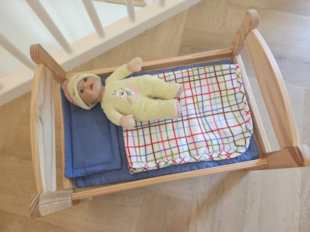 Ikea poppenbedje (duktig) met pop, Ophalen, Zo goed als nieuw, Babypop