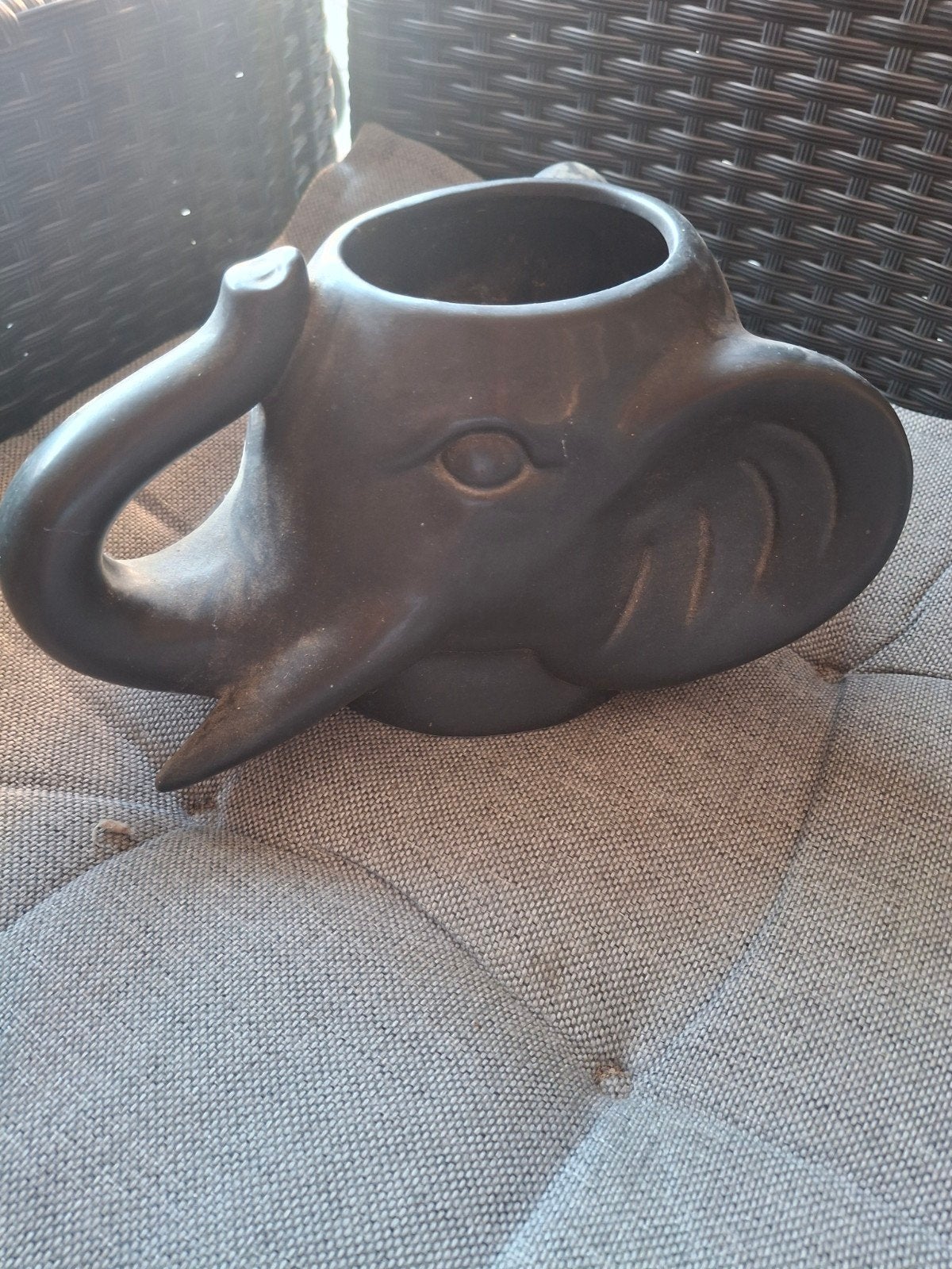 bloempot olifant zwart, Ophalen, Zwart