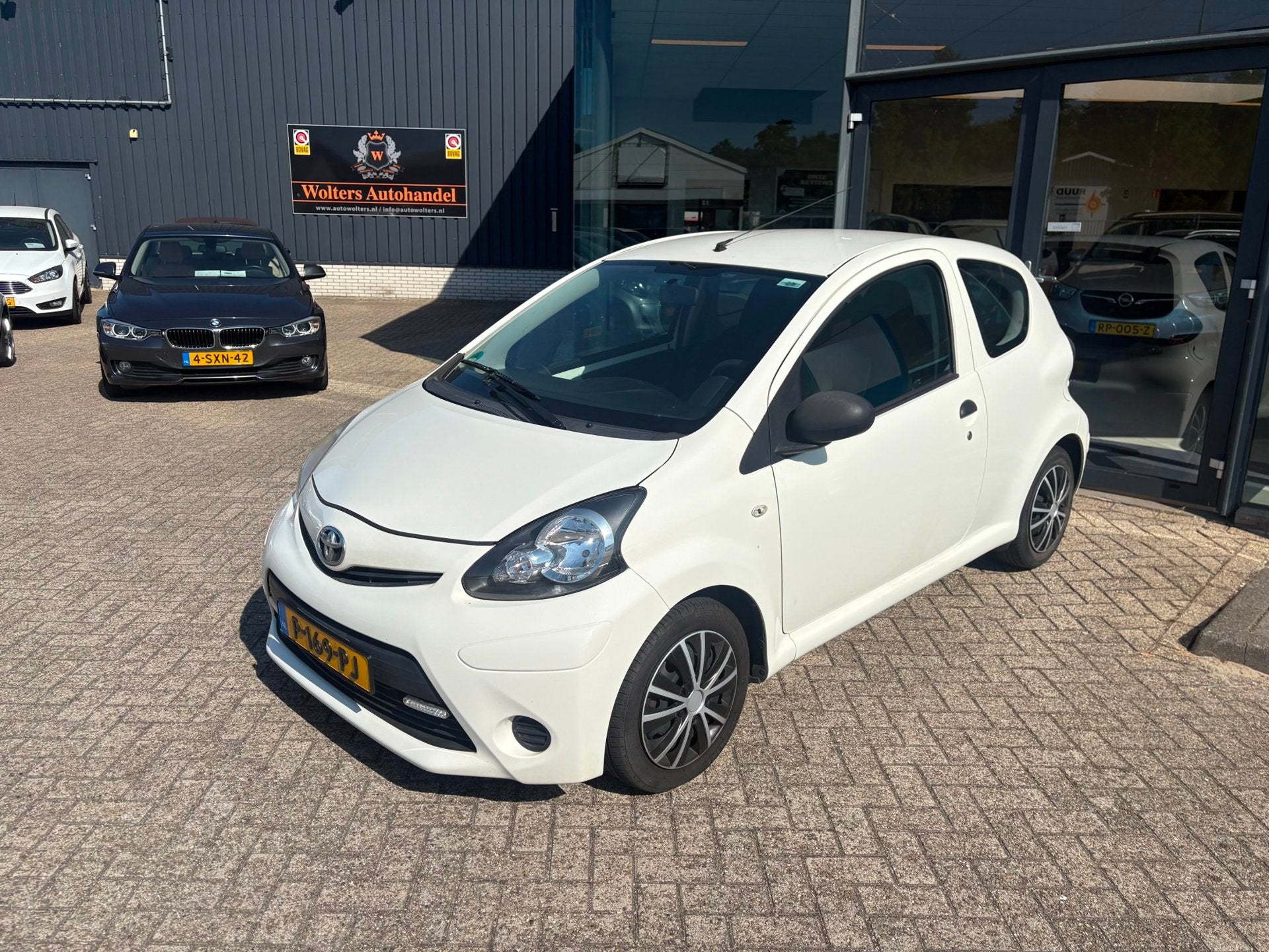 Toyota Aygo 1.0 VVT-i Now *AC, Auto's, Toyota, Voorwielaandrijving, Gebruikt, 4 stoelen, Bedrijf
