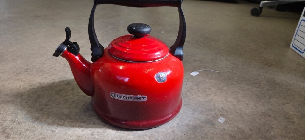 Le Creuset Tradition Fluitketel 2.1L Kersenrood, Gebruikt, Ophalen of Verzenden, Rood, Le Creuset