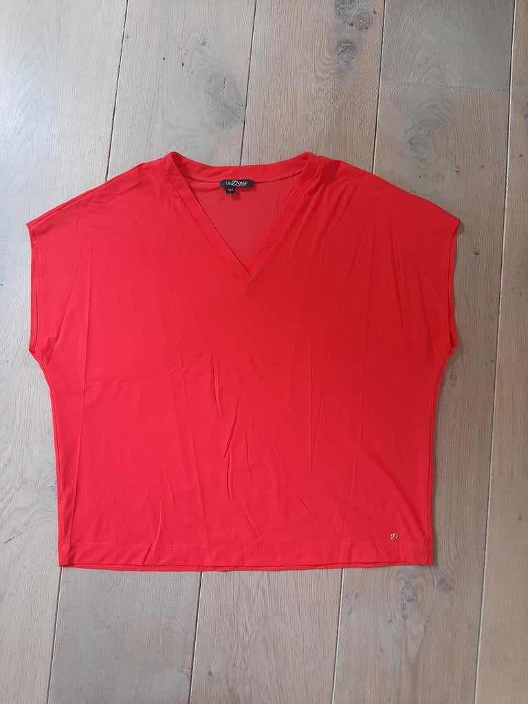 Rood T-shirt met V-hals van La Dress by Simone, Maat 42/44 (L), Ophalen of Verzenden, Zo goed als nieuw, Korte mouw