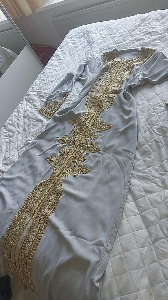 Marokkaanse caftan met gouden borduursels, Maat 38/40 (M), Ophalen of Verzenden, Zo goed als nieuw, Grijs