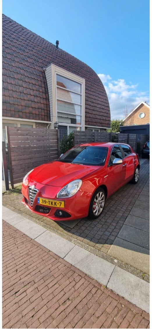 Alfa Romeo Giulietta 1.4 T Distinctive | Rood, Euro 5, 1280 kg, Zwart, 4 cilinders