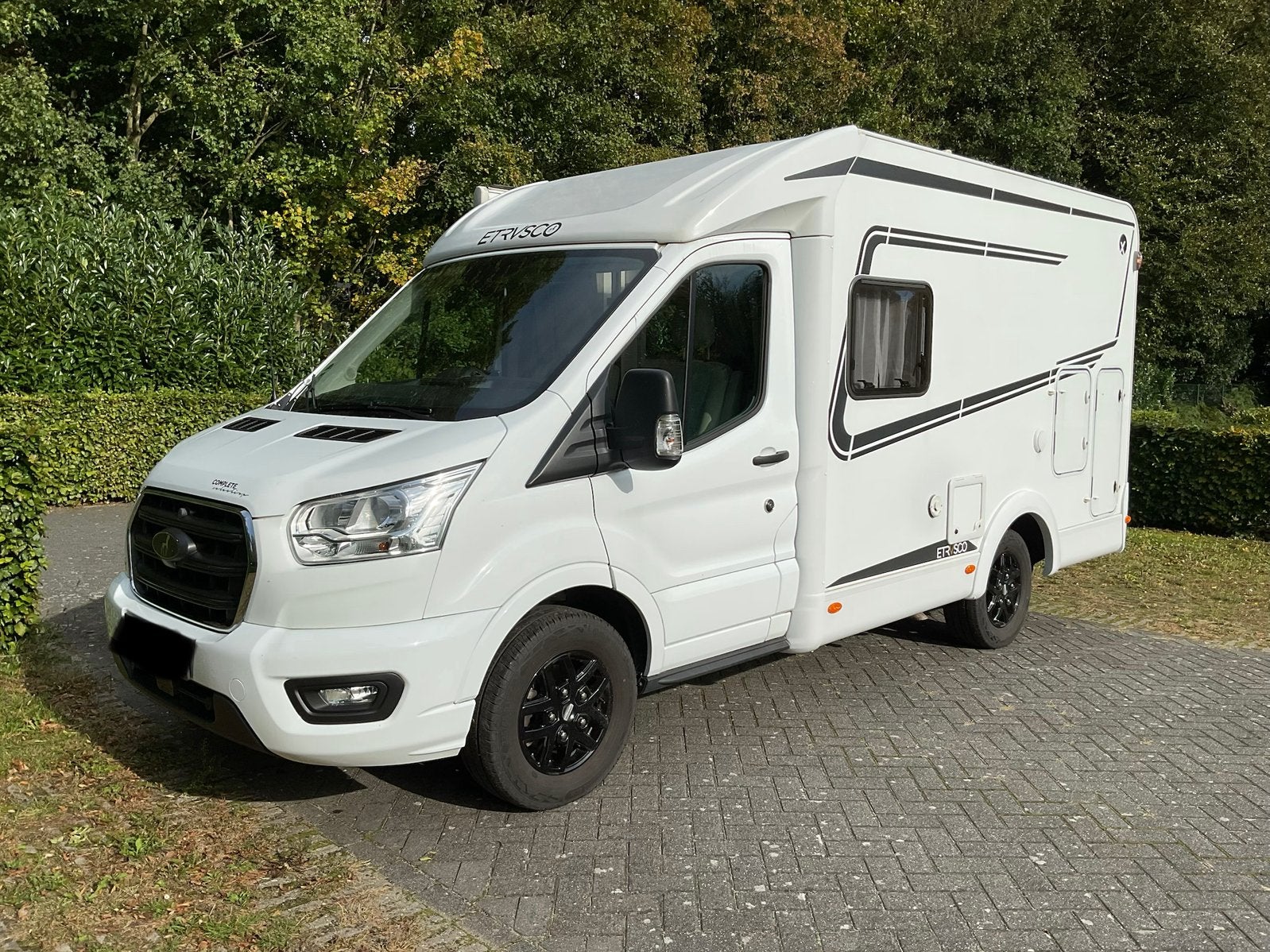 Etrusco 2023 | 5,99 mtr | V5.9DF Complete Sel. Nieuwstaat, Caravans en Kamperen, Campers, Koelkast, Ringverwarming, Ford, Treinzit