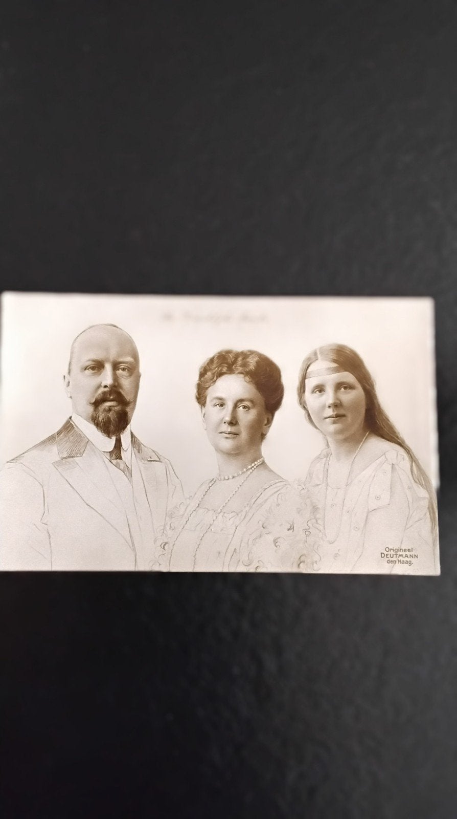 Oude Ansichtkaart: De Koninklijke Familie (Deutmann), Ophalen of Verzenden, Kaart, Foto of Prent