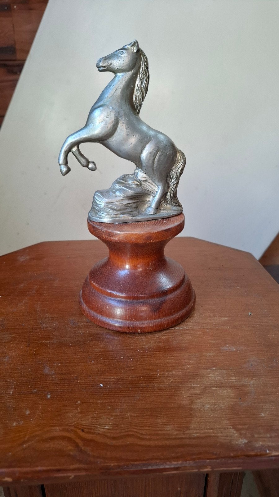 Vintage paardensculptuur op houten sokkel, Zilver, Minder dan 20 cm, Ophalen of Verzenden, Zoogdier