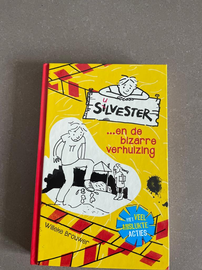 Silvester en de bizarre verhuizing - Willeke Brouwer, Ophalen of Verzenden, Gelezen, Fictie algemeen