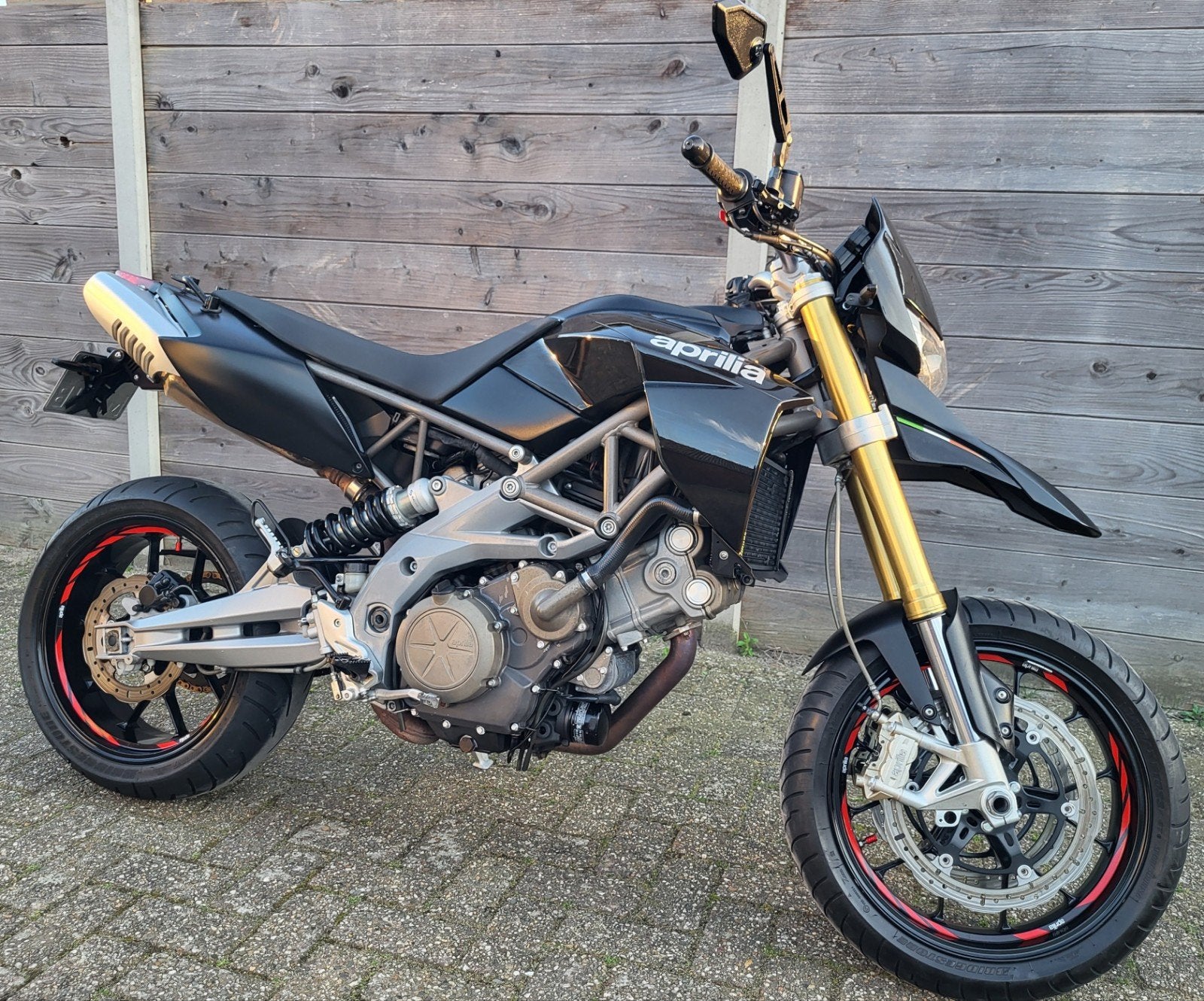 Aprilia Dorsoduro 750 Smv, 750 cc, 2 cilinders, Motorrijbewijs A, Gebruikt