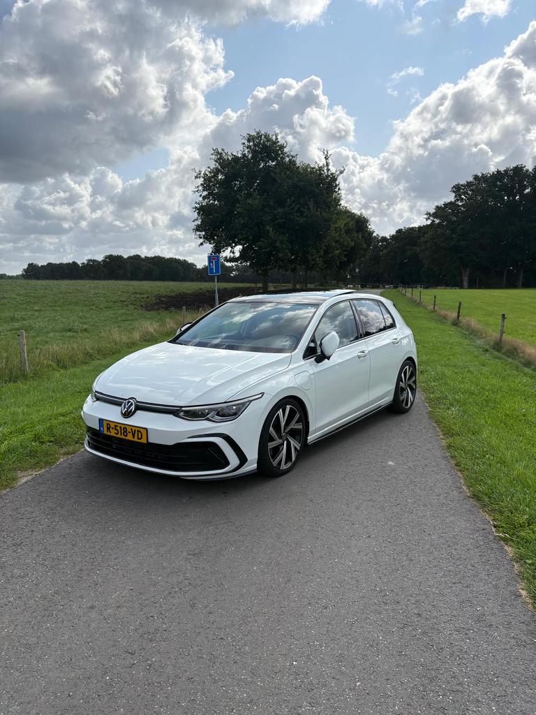 VW Golf GTE 1.4 Ehybrid R-line, Als nieuw, inruil mogelij, Lichtsensor, Euro 6, 4 cilinders, Wit