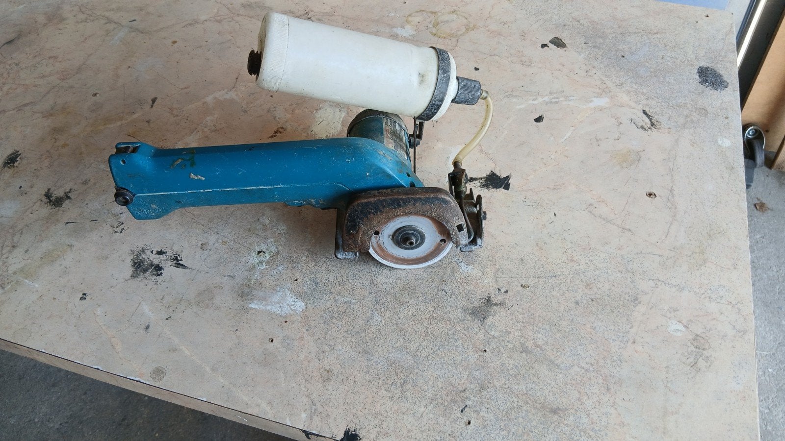 Tegelzaagje, Ophalen, Minder dan 700 watt, Haakse handslijpmachine