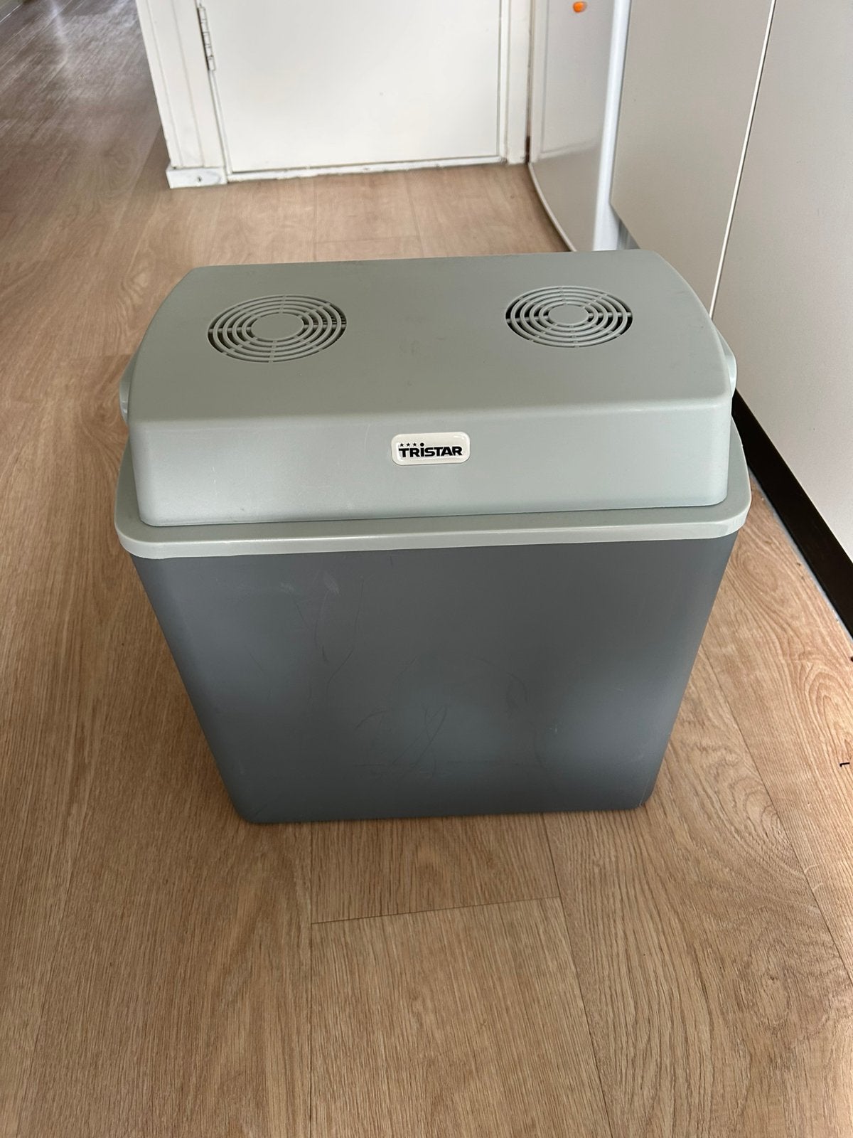 Koelbox met auto-aansluiting, Caravans en Kamperen, Ophalen, Zo goed als nieuw, Koelbox, Elektrisch