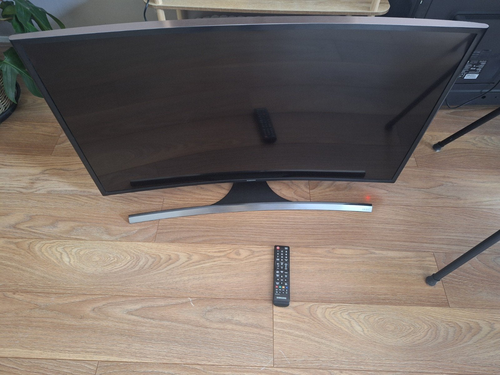 Samsung Curved Smart 4K UHD TV UE40JU6650 (40 inch - 102CM), Ophalen, S, Zo goed als nieuw, S
