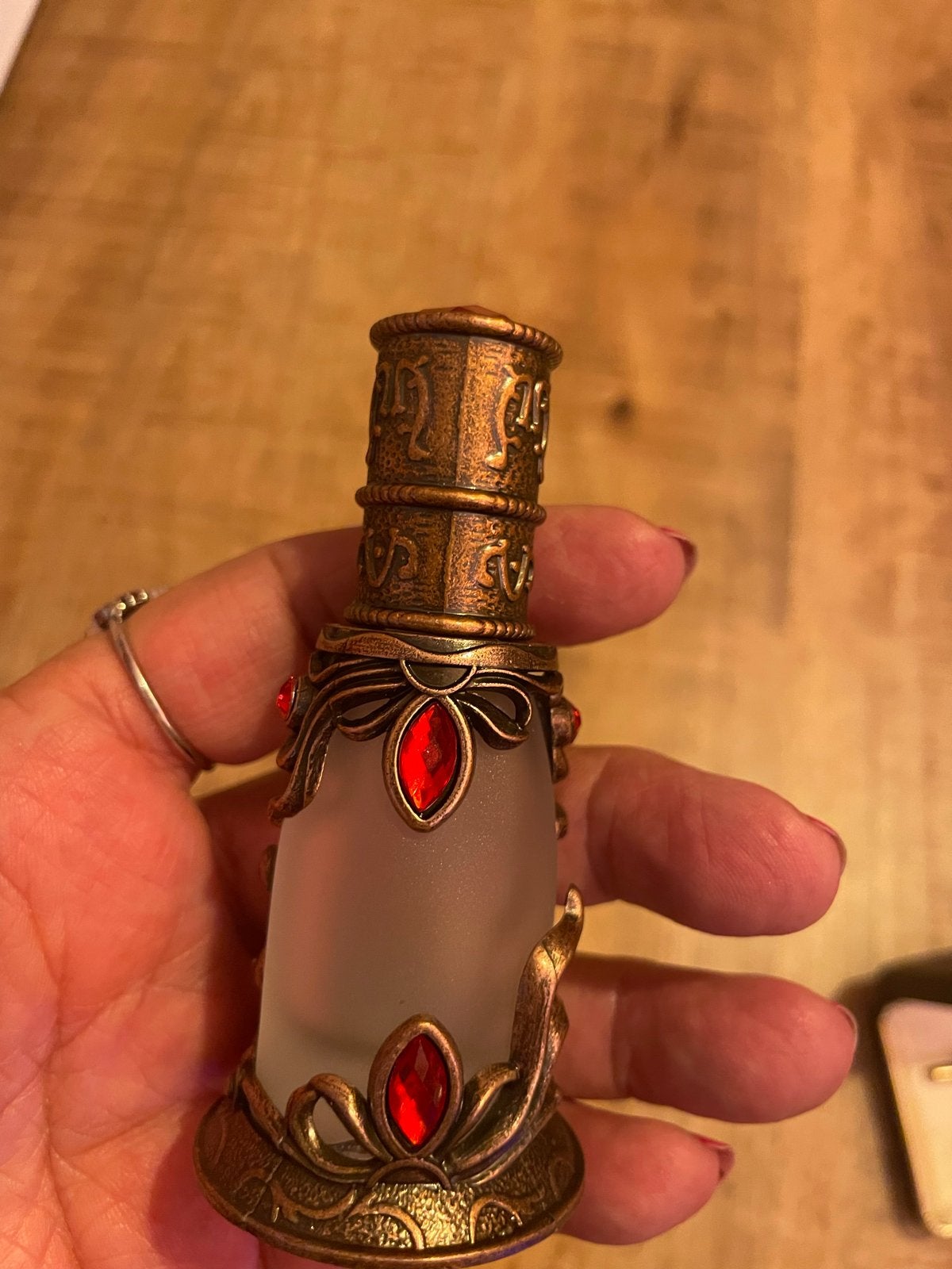 Art Deco Stijl Parfumflesje met Rode Edelstenen, Antiek en Kunst, Ophalen of Verzenden
