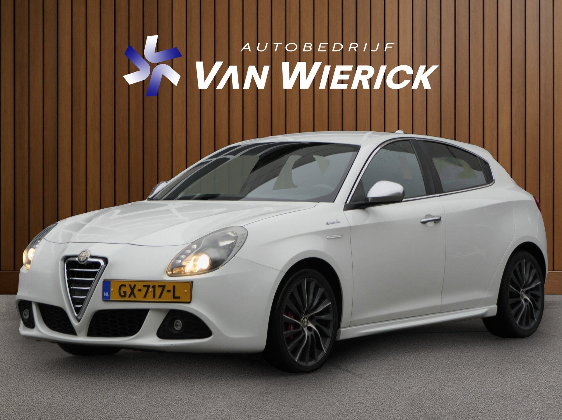 Alfa Romeo Giulietta 1.4 T Distinctive 5-Deurs 120PK! | Xeno, Voorwielaandrijving, Euro 5, Gebruikt, Zwart