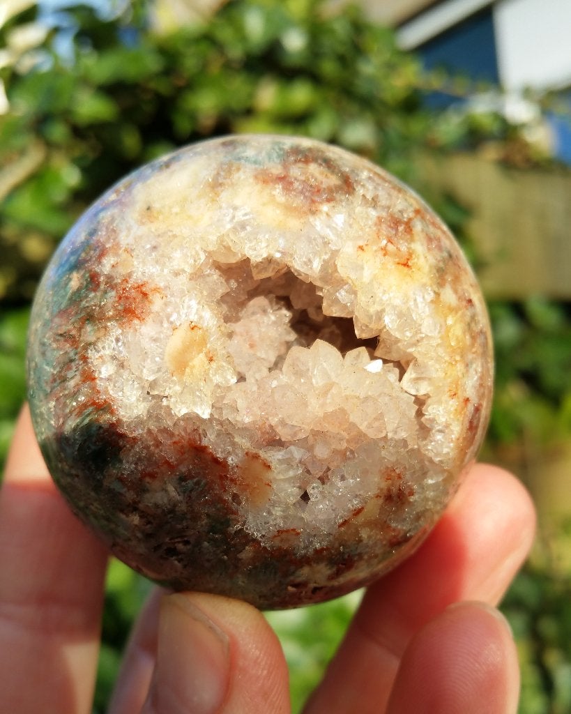 Veelkleurige kwarts geode bol, Verzamelen, Mineralen en Fossielen, Ophalen of Verzenden