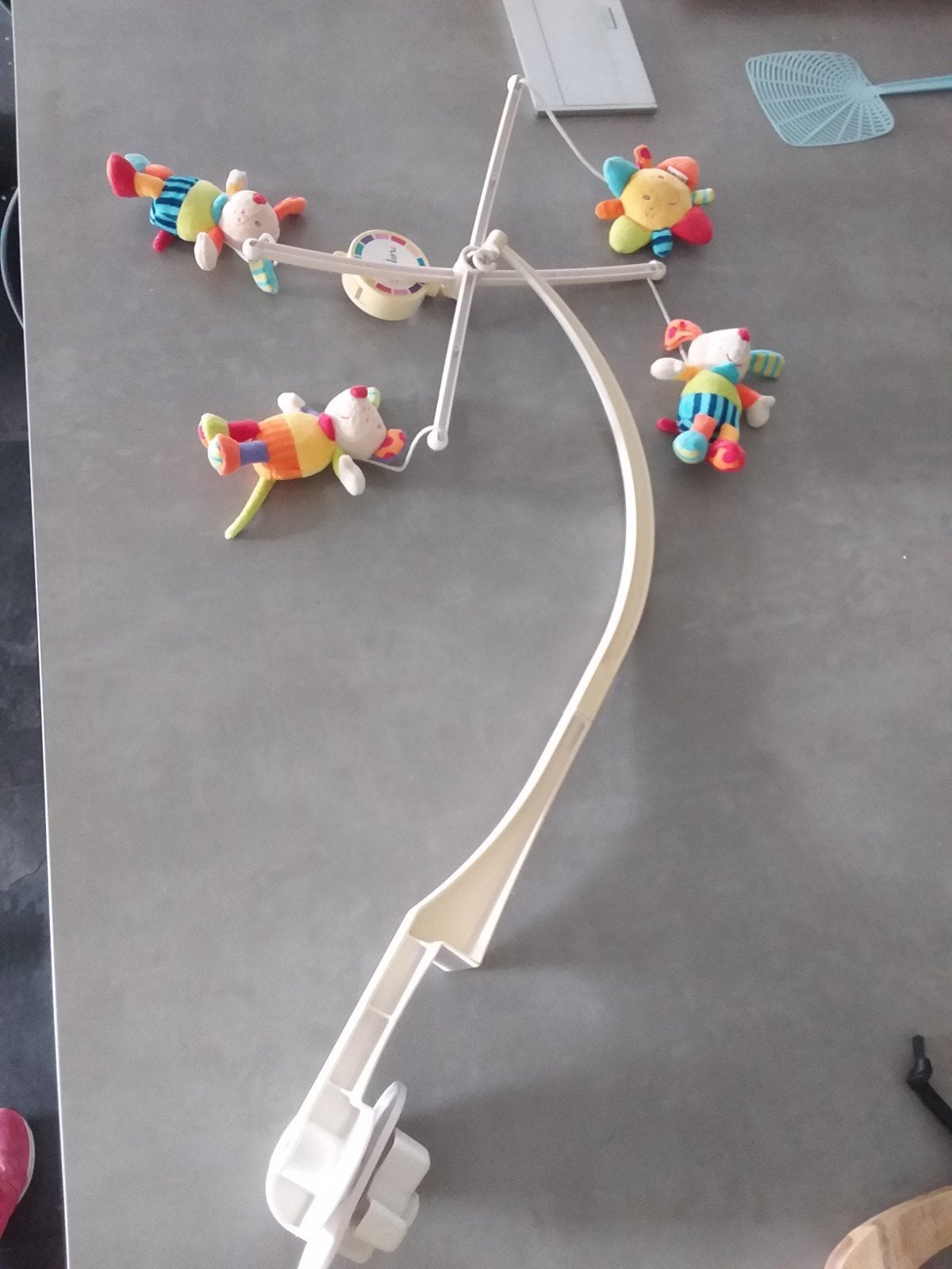 box/ledikant mobiel, 4 knuffels , met muziek doosje, Ophalen