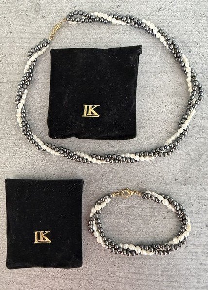 zoetwaterparels : ketting en armband in etuitjes, Verzenden, Zo goed als nieuw, Wit, Steen of Mineraal