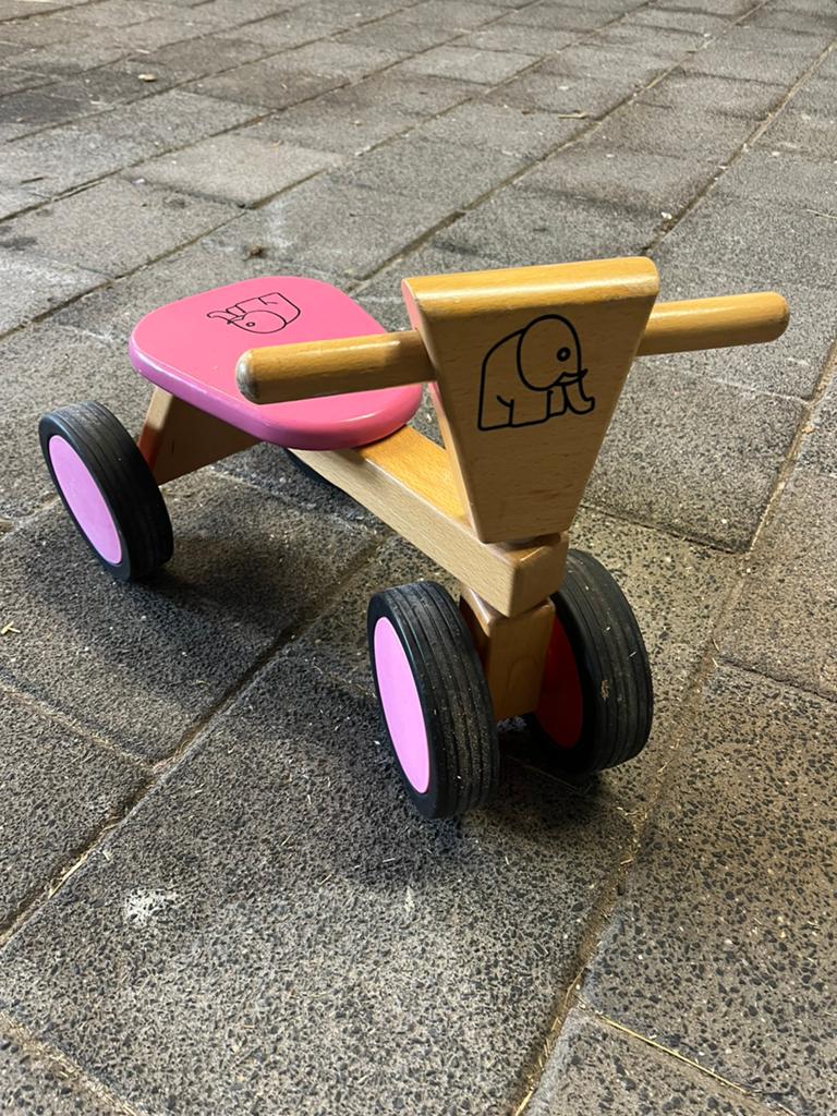 Roze houten loopfietsje, Ophalen, Zo goed als nieuw, Loopfiets