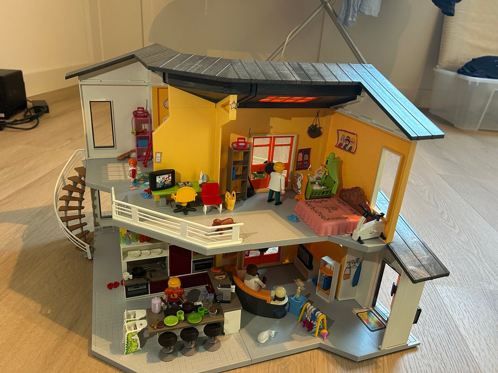 Playmobil Woonhuis met veel accessoires, Ophalen, Zo goed als nieuw, Poppenhuis